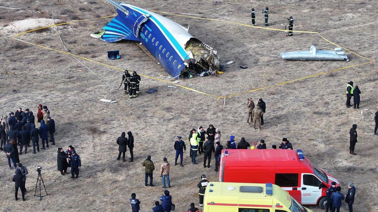 Kazakistan'da Azerbaycan'a ait Yolcu Uçağı Düştü