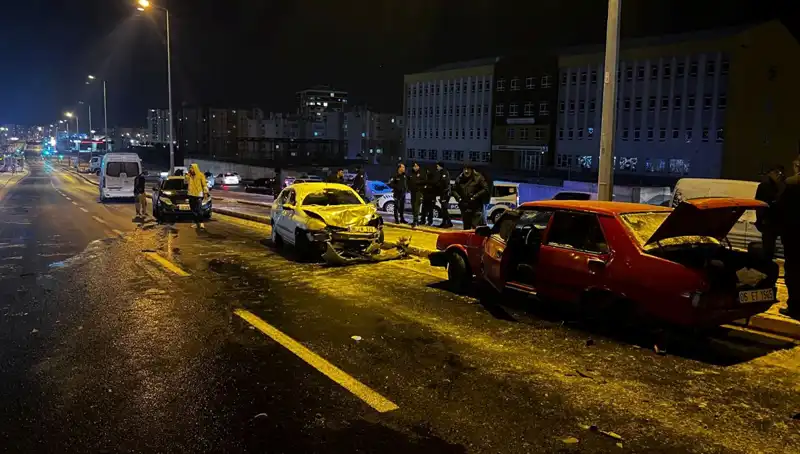 Kayseri'de Feci Kaza: 11 Araç Birbirine Girdi, Yaralılar Var!