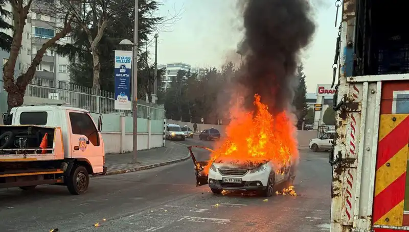 Alev Topuna Dönüşen Araç, Şehir Merkezinde Kaosa Neden Oldu