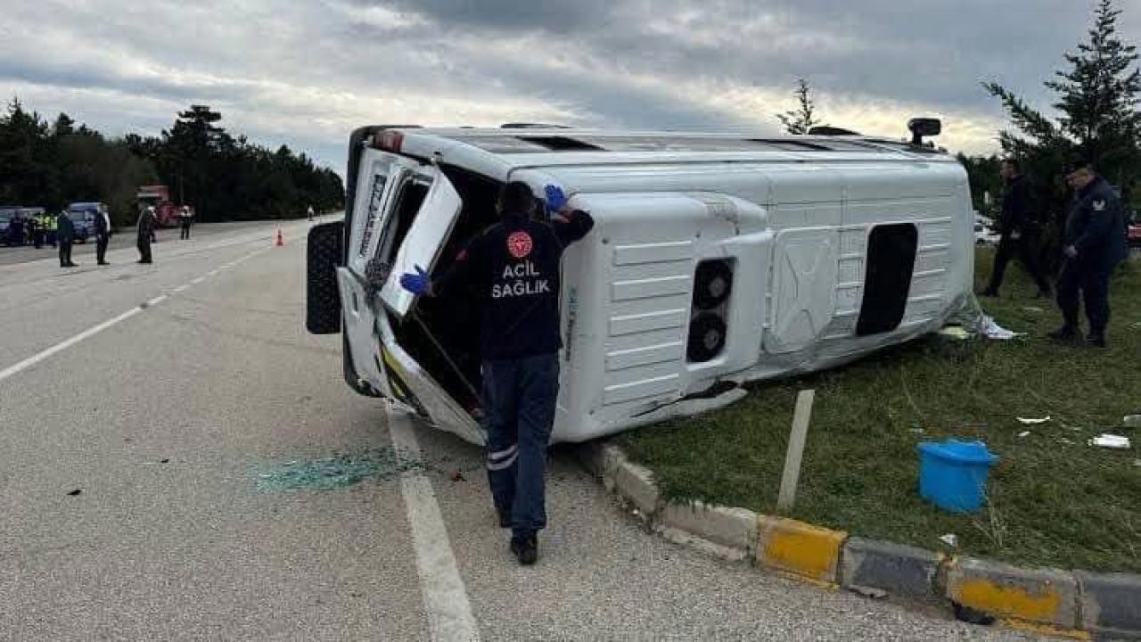 Balıkesir'de Okul Servisi ile Tır Çarpıştı: 8 Öğrencinin Durumu Ağır!