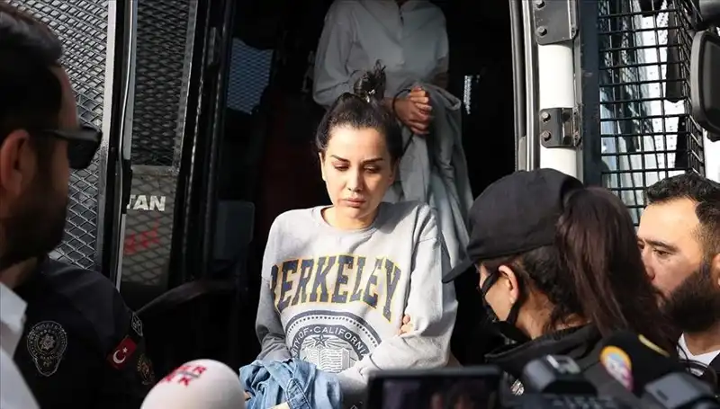 Instagram Dünyasında Sıcak Gelişme: Dilan Polat Hesabını Kapatma Kararı Aldı mı?