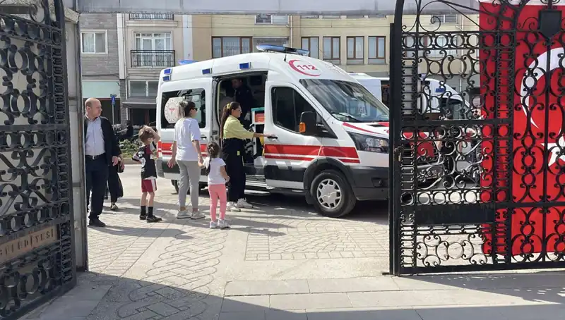 Eskişehir'de Sahipsiz Köpeklerin Tehdidi: İki Çocuğa Saldırı!