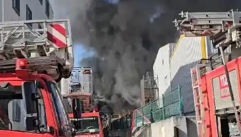 Tuzla'daki Fabrika Yangını: Korkutan Alevler Kontrol Altına Alındı
