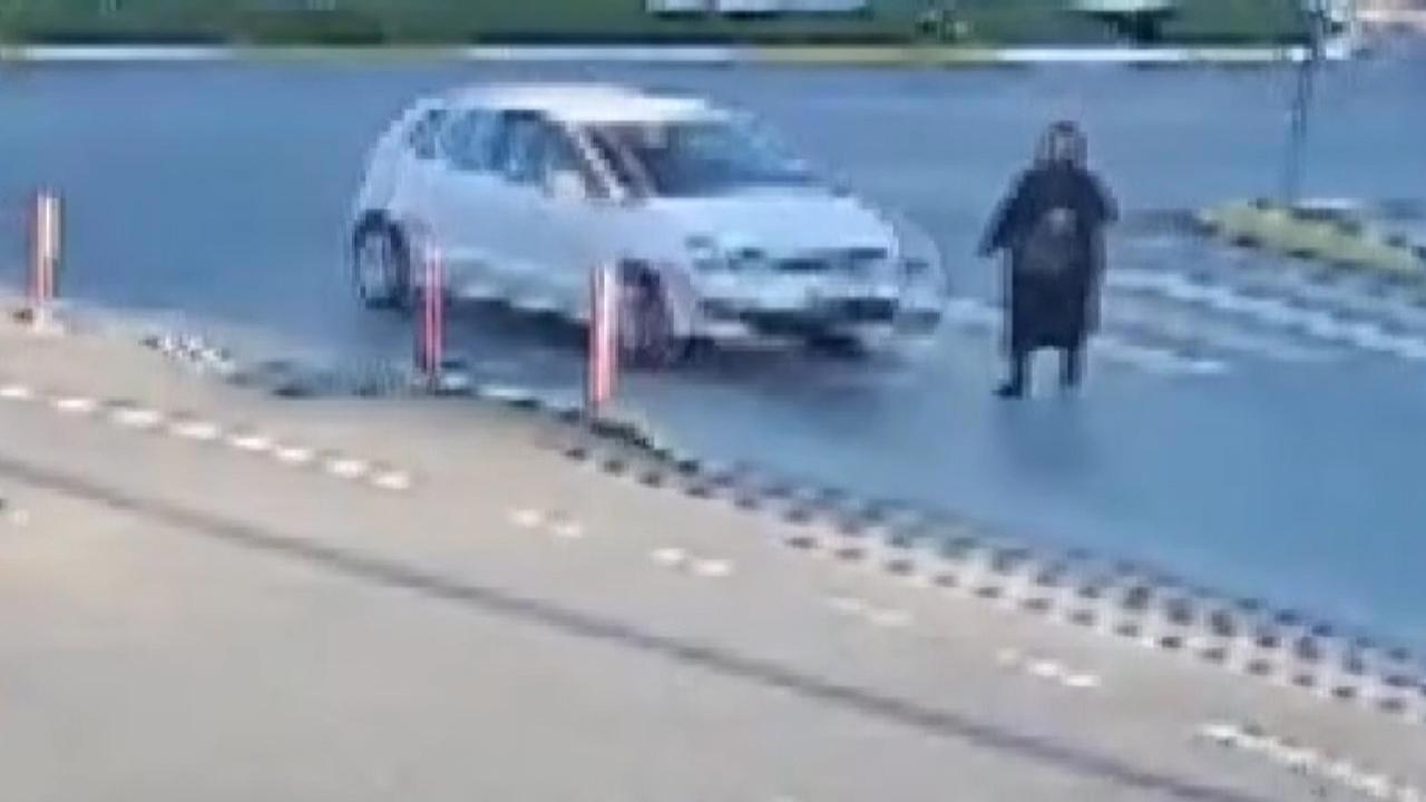 Araba Çarpan Kişi, Yardım Beklerken İkinci Kaza Geçirdi