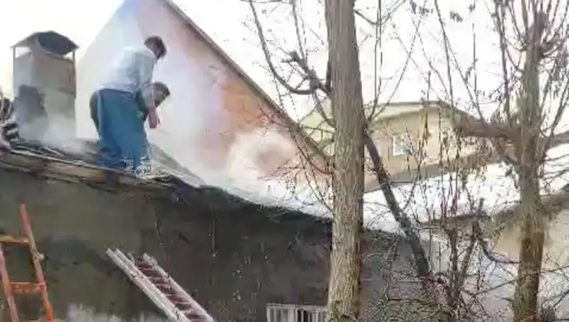 Hakkari'de Korkutan Ev Yangını: Yangın Söndürme Ekipleri Olay Yerinde
