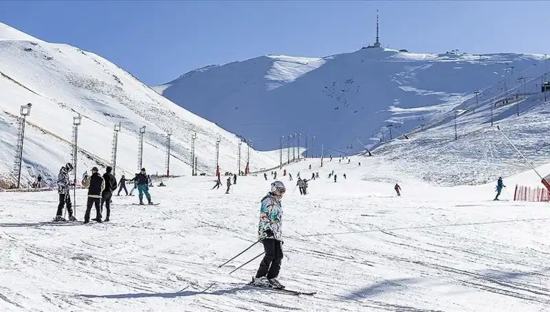 Palandöken'de Kayak Tutkunlarını Büyüleyen En Yüksek Kar Kalınlığı