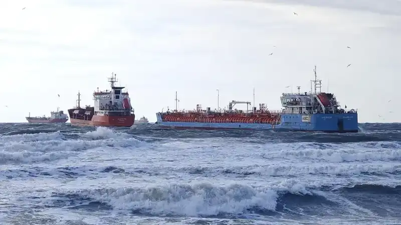 Florya'da İki Gemiden Acil Durum Çağrısı: Denizdeki Tehlikeye Yakından Bakış