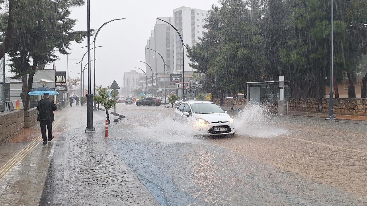 Meteoroloji 17 İli Turuncu ve Sarı Kodla Uyardı