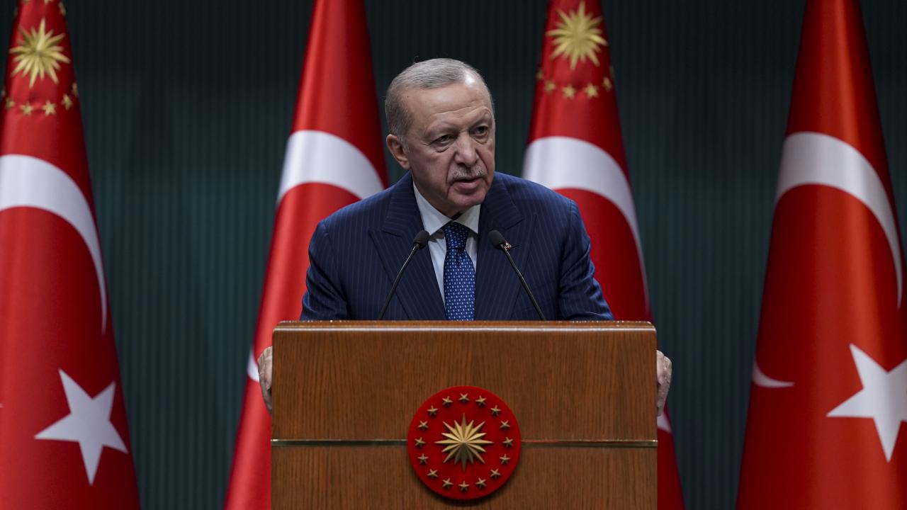 Cumhurbaşkanı Erdoğan Depremzedelerin Yardımına Koşuyor