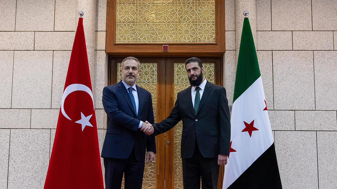 Bakan Fidan, Suriye'deki Yeni Yönetim Lideri Ahmed eşŞara ile Görüştü