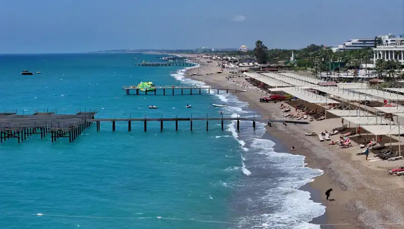 Antalya’nın Güneşli Sahilleri: Tatilcilerin Yeni Gözde Mekanı