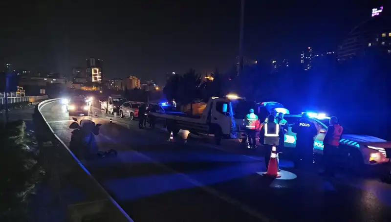 TEM Otoyolu'nda Şok Edici Kaza: Yatan Kişiyi Sürükledi!