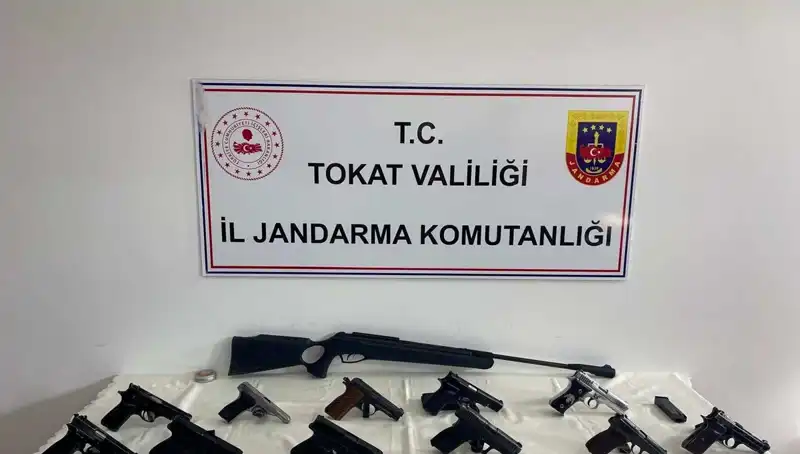 Tokat'ta Kaçak Silah Operasyonu: İki Şüpheli Yakalandı, Detaylar Şok Edici!