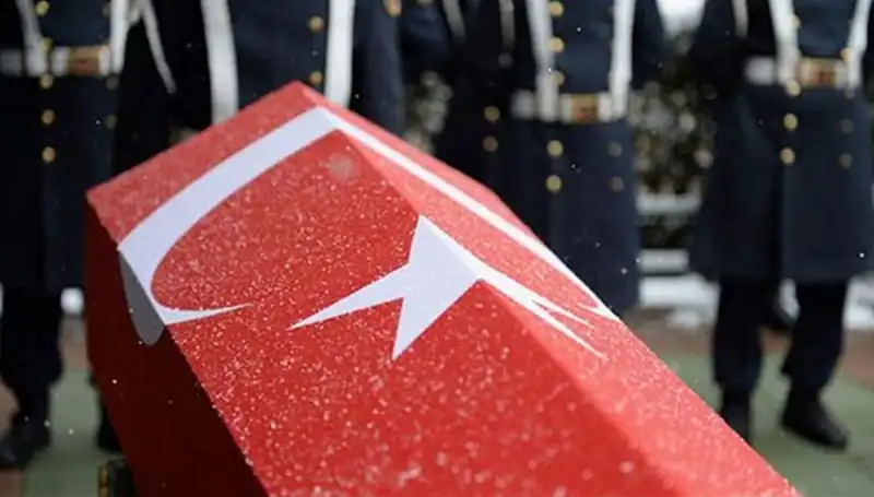 Pençe Kilit Operasyonu'nda Yaralanan Askerimiz Şehit Düştü, Ülke Yası Tutuyor