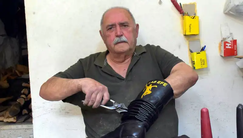 64 Yıldır Ustalıkla Demir Dövüyor: Tireli Hasan’ın Hikayesi