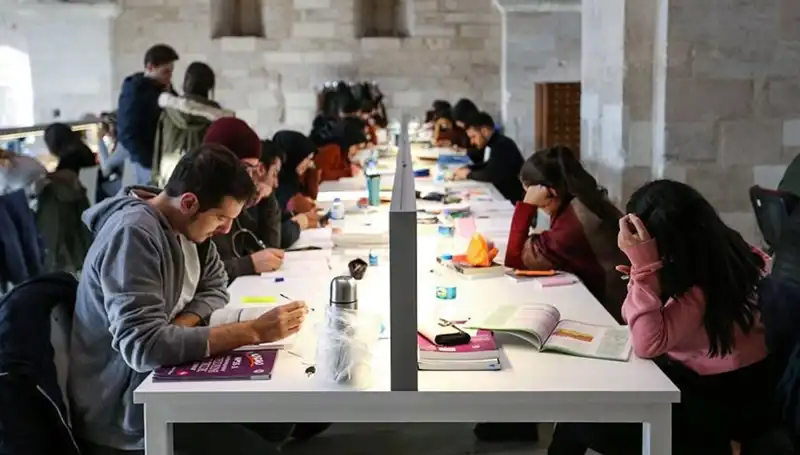 Üniversitelerin 2024 Akademik Yılı Başlangıç Tarihleri Nedir?