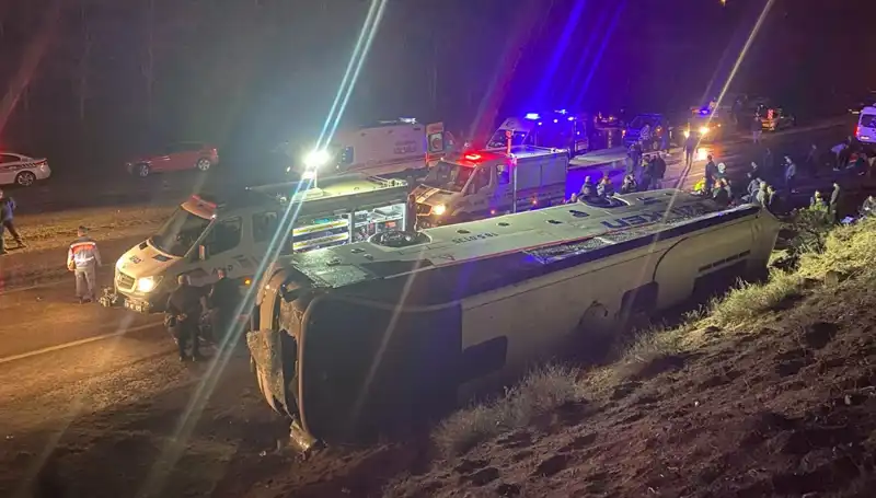 İşçi Servisi Şarampole Devrildi: Feci Kazanın Detayları ve Yaralıların Durumu