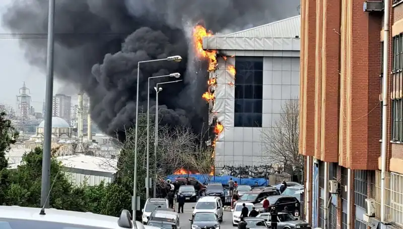 Başakşehir Sanayi Sitesi'nde Korkutan Yangın: Ekonomik Zarar ve Sebepler