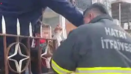 Hatay'da Şok Eden Kaza: Çocuğun Koluna Demir Korkuluk Saplandı