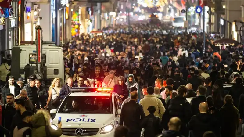 Yılbaşı İçin Özel Güvenlik Teyakkuzu: 325 Bin Personel Görevde
