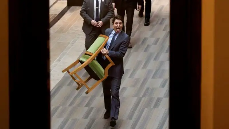Trudeau'nun Sandalyeyi Alarak Ayrılması: Halktan Son Çaldı Mı?