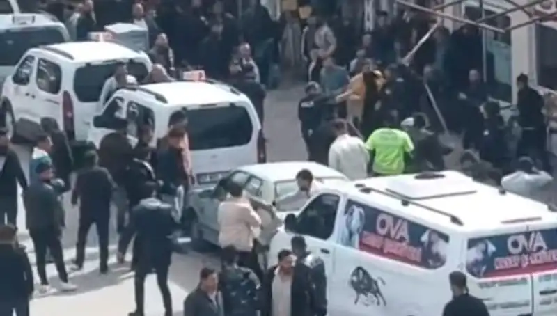 Erciş'te Taşlı Sopalı Kavga: 7 Gözaltı, Olayın Ardındaki Sebepler Neler?