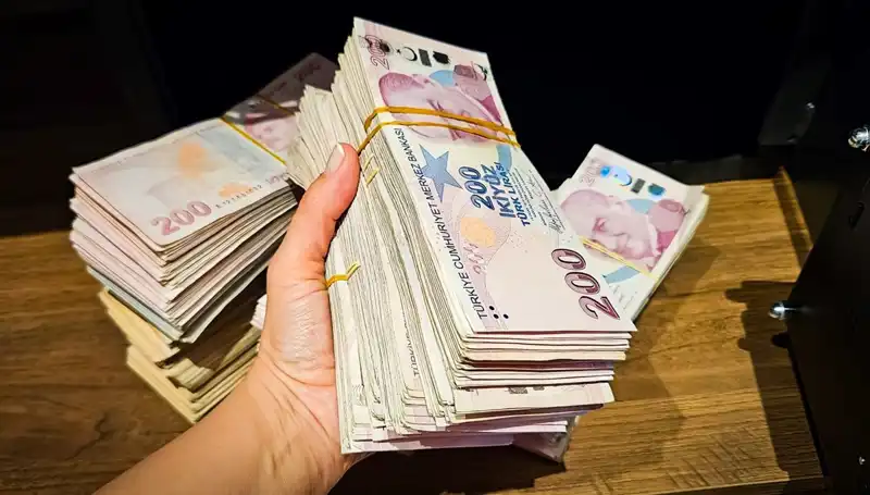 Türkiye'de Mevduat Tutarları Rekora Koşuyor: 12 Trilyon Lira Nereye Gidiyor?