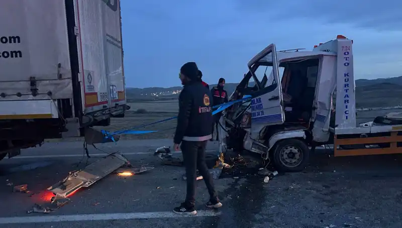 Çekici Kazaya Yardım İçin Durdu, Feci Kaza Ortaya Çıktı!