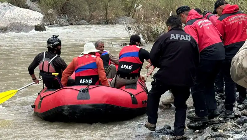 Zap Suyu Kenarında Mahsur Kalan 4 Kişi Kurtarıldı: Detaylar Neler?