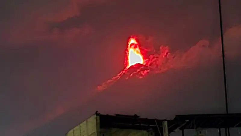 Fuego Yanardağı Patladı: 30 Bin Kişi Tahliye ile Hayatını Kurtaracak
