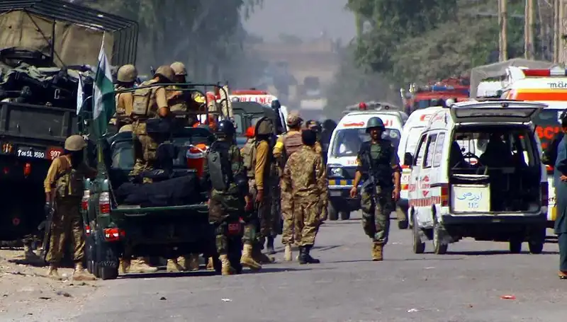 Pakistan'da Camiye Yapılan Bombalı Saldırıda 4 Kişi Yaralandı