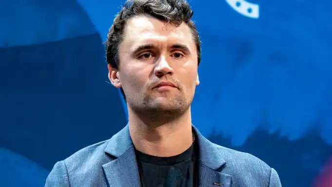 Charlie Kirk Suikastı: ABD’nin Geleceğini Belirleyen Tehlikeli Bir Dönüm Noktası