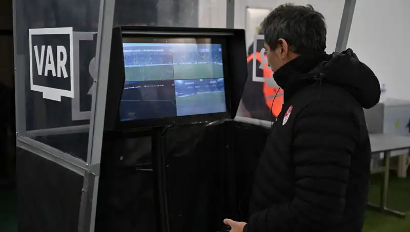 Beşiktaş-Gaziantep FK Maçında Alman VAR Hakemi Fırtınası!