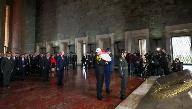 Devlet Erkanı Anıtkabir'de: 29 Ekim Kutlamaları Tüm Görkemiyle Gerçekleşti