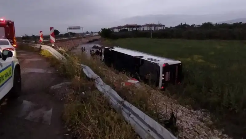 Manisa’da Yolcu Otobüsü Kazası: Çok Sayıda Yaralı Var!