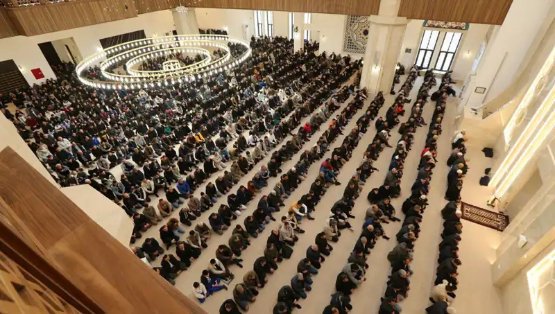 4 Nisan 2025 Cuma Namazı Saatleri: İstanbul, Ankara, İzmir ve Tüm İllerde Detaylar