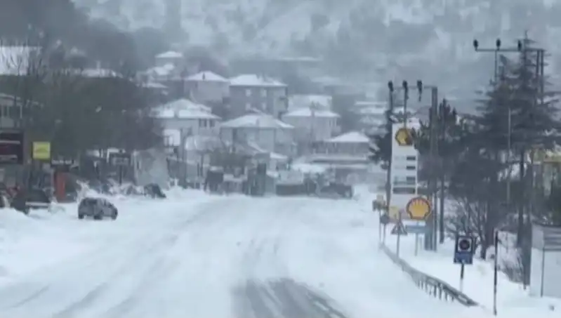 Sertavul Geçidi’nde Kar ve Sis Engeli: Ulaşım Neden Kesildi?