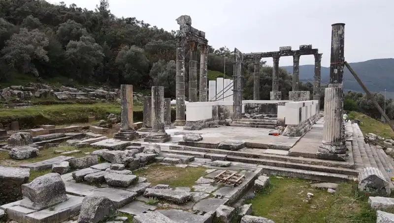 Zeus Tapınağı'ndaki Restorasyon Çalışmaları: Tarihin İzlerini Yeniden Hayata Döndürüyor